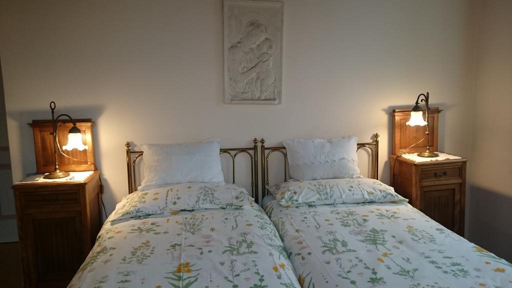 Domegliara B&B Villa Dei Pini الغرفة الصورة