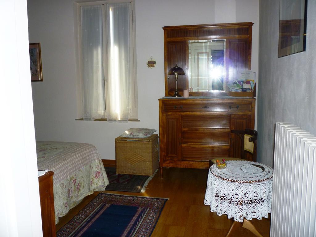 Domegliara B&B Villa Dei Pini الغرفة الصورة
